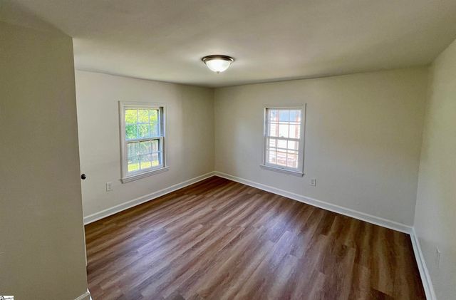 8 Clark Street, Laurens, SC 29360