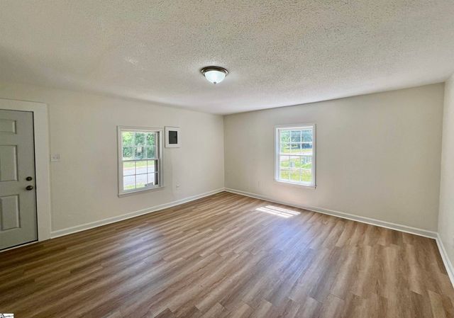 8 Clark Street, Laurens, SC 29360