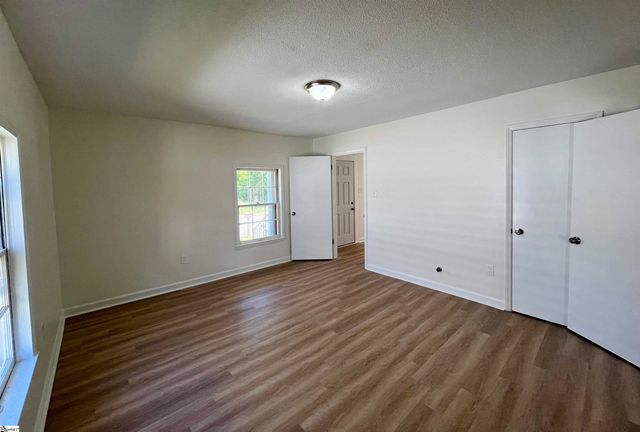 8 Clark Street, Laurens, SC 29360