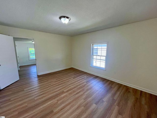 8 Clark Street, Laurens, SC 29360