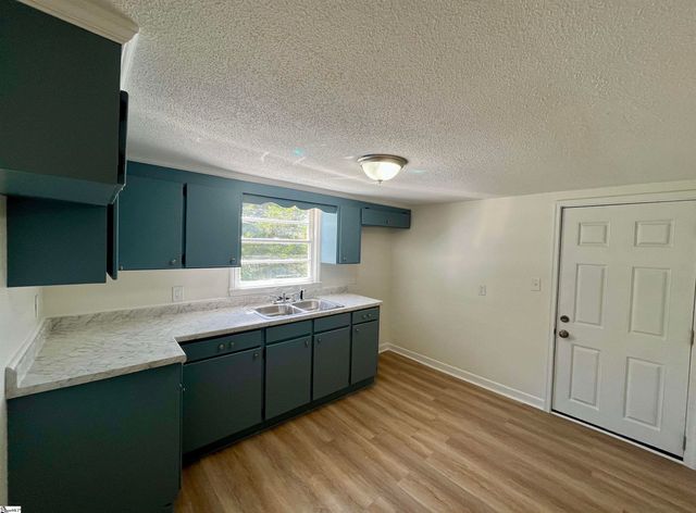 8 Clark Street, Laurens, SC 29360