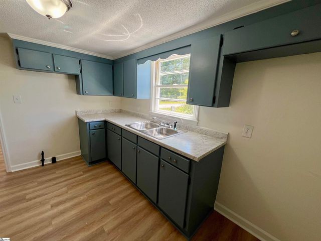 8 Clark Street, Laurens, SC 29360