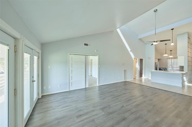 192 April Point Drive N, Montgomery, TX 77356