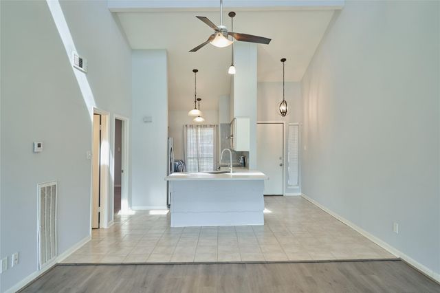 192 April Point Drive N, Montgomery, TX 77356