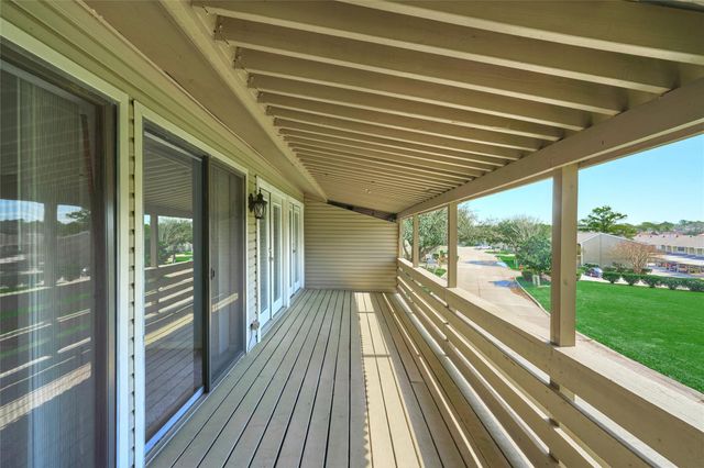 192 April Point Drive N, Montgomery, TX 77356