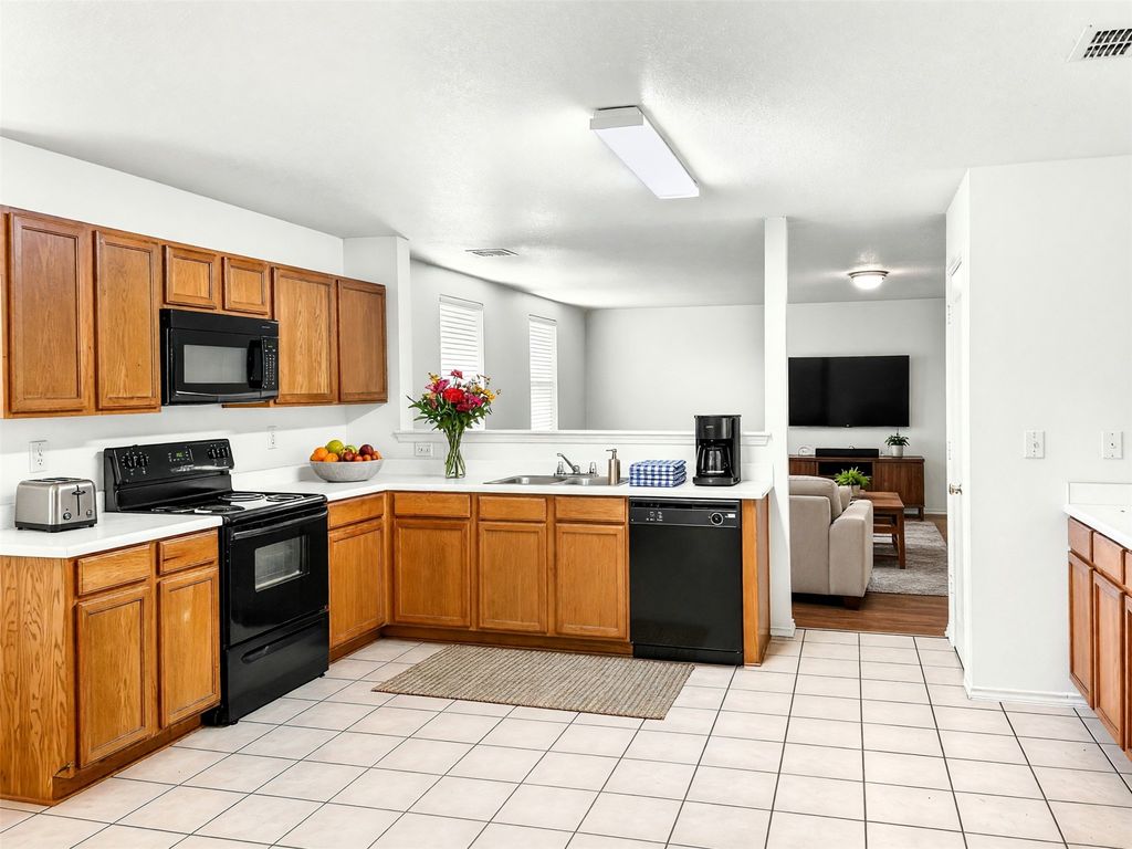 8431 Redheart Street, Arlington, TX 76002 — photo 5