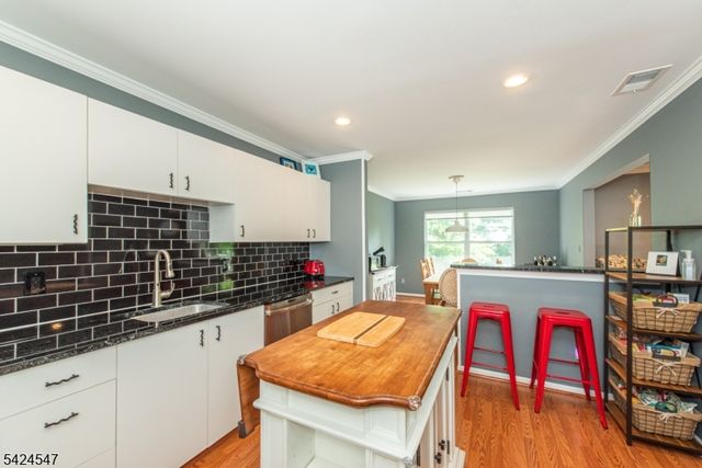 4 Katie Ct, East Hanover Twp., NJ 07936