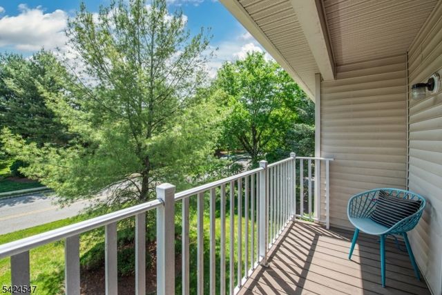 4 Katie Ct, East Hanover Twp., NJ 07936