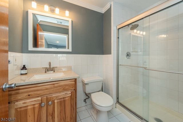 4 Katie Ct, East Hanover Twp., NJ 07936