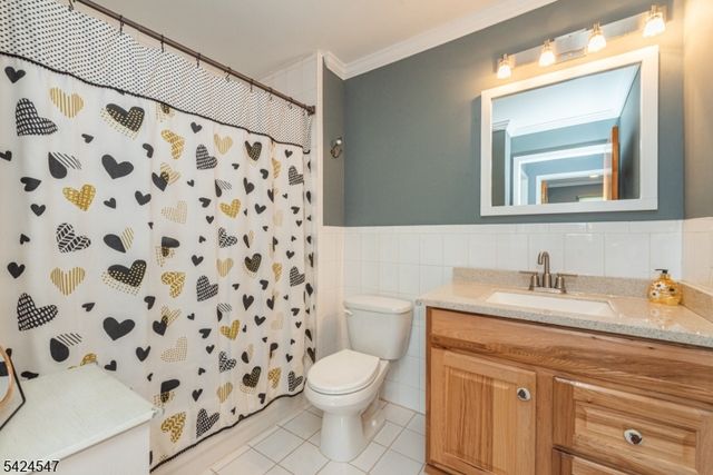 4 Katie Ct, East Hanover Twp., NJ 07936