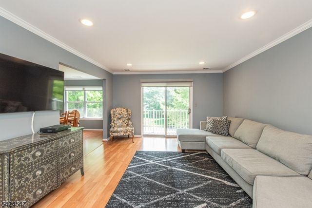 4 Katie Ct, East Hanover Twp., NJ 07936