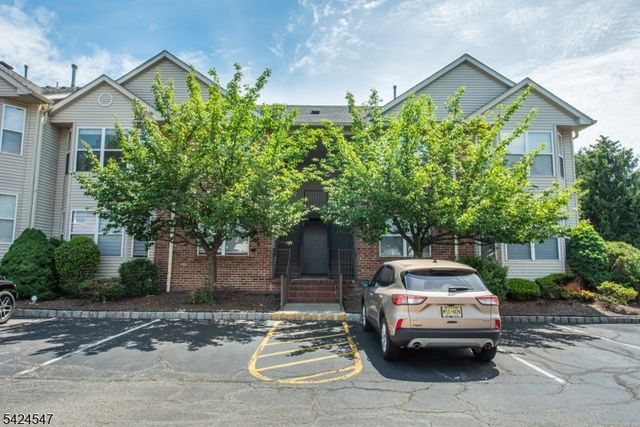 4 Katie Ct, East Hanover Twp., NJ 07936