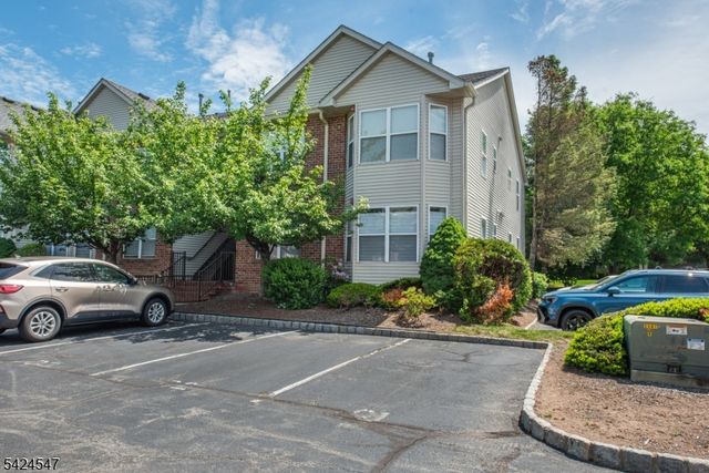 4 Katie Ct, East Hanover Twp., NJ 07936