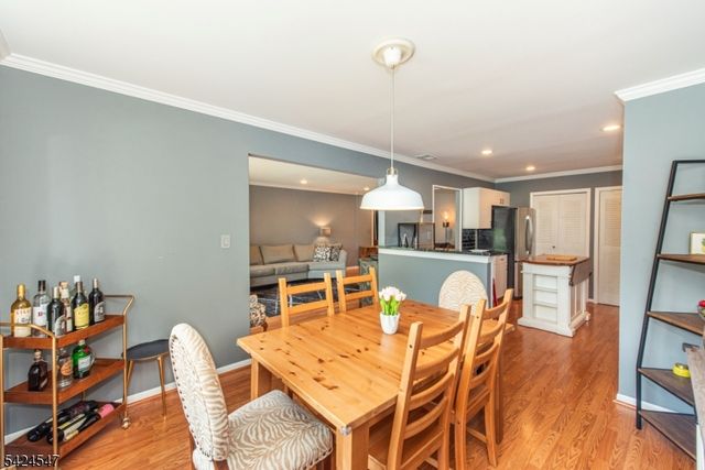 4 Katie Ct, East Hanover Twp., NJ 07936