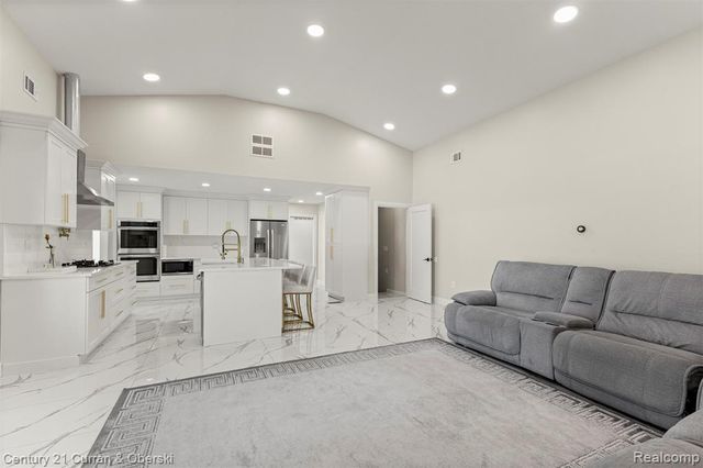 25520 Elon Drive, Dearborn Heights, MI 48127