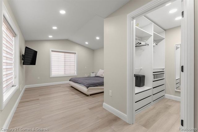 25520 Elon Drive, Dearborn Heights, MI 48127