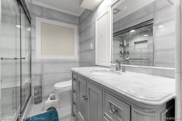 25520 Elon Drive, Dearborn Heights, MI 48127