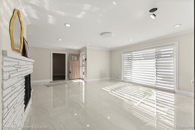 25520 Elon Drive, Dearborn Heights, MI 48127