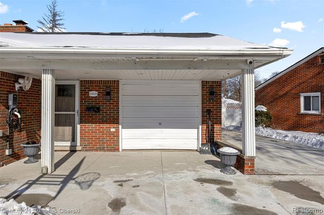25520 Elon Drive, Dearborn Heights, MI 48127