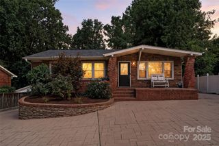 4337 Tipperary Place, Charlotte, NC 28215