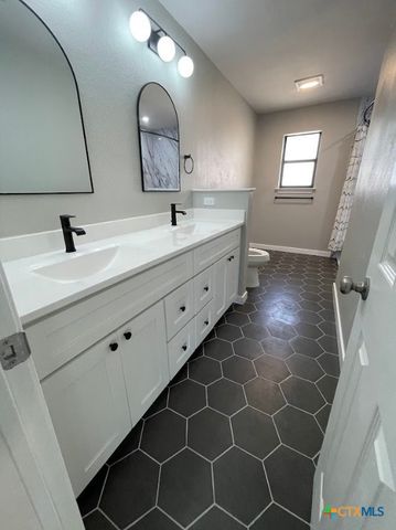 744 Hill Top Drive, Canyon Lake, TX 78133