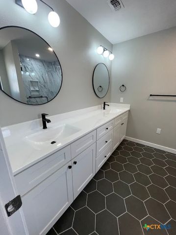 744 Hill Top Drive, Canyon Lake, TX 78133