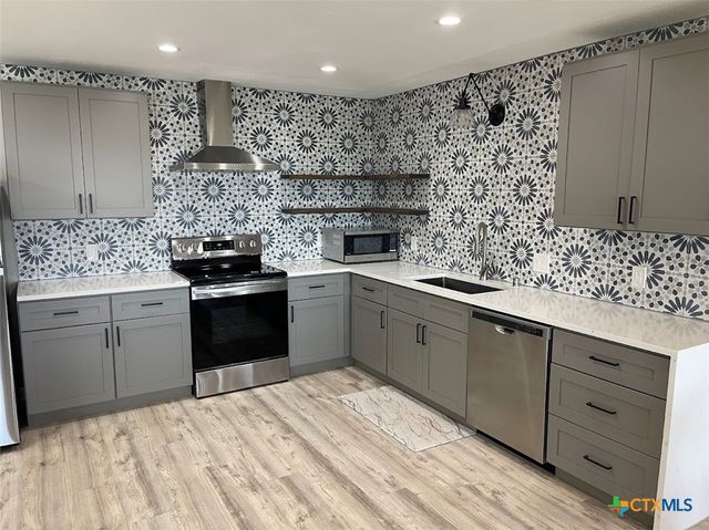 744 Hill Top Drive, Canyon Lake, TX 78133