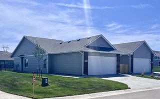 3925-3927 S Bluelake Ct, Wichita, KS 67215