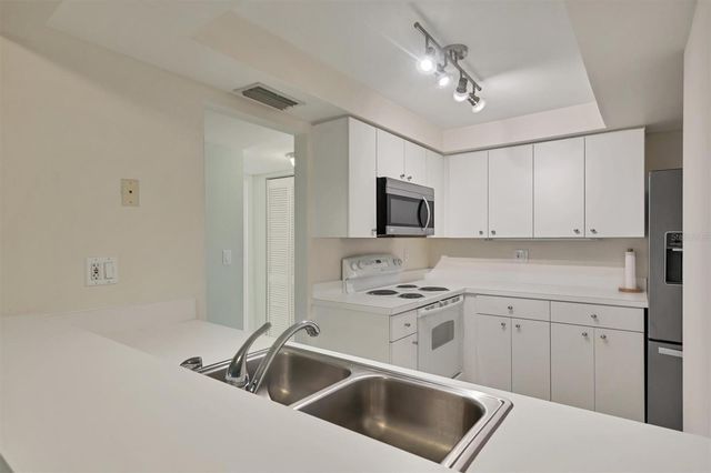 2121 WOOD STREET C110, Sarasota, FL 34237