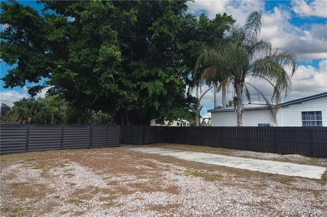 2228 Marina Park DR, Fort Myers, FL 33905