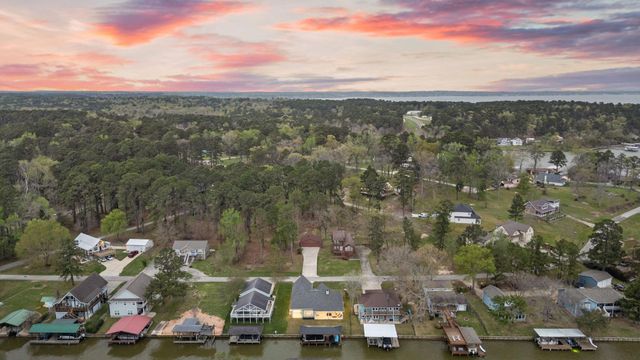 341 Holiday Lane, Coldspring, TX 77331