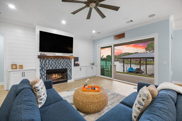 341 Holiday Lane, Coldspring, TX 77331