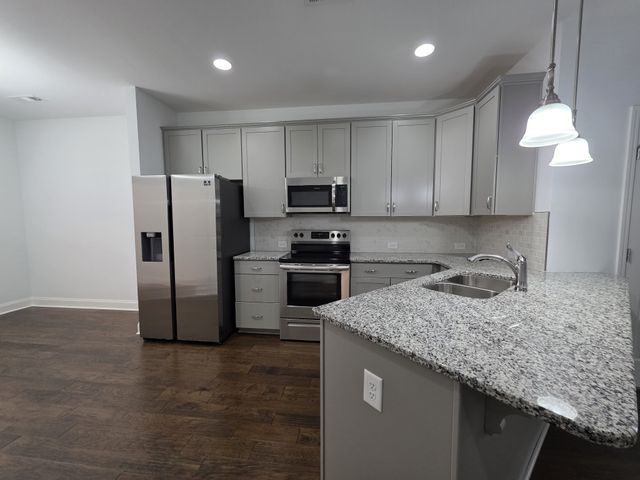 369 Carriage House Ln, Hendersonville, TN 37075