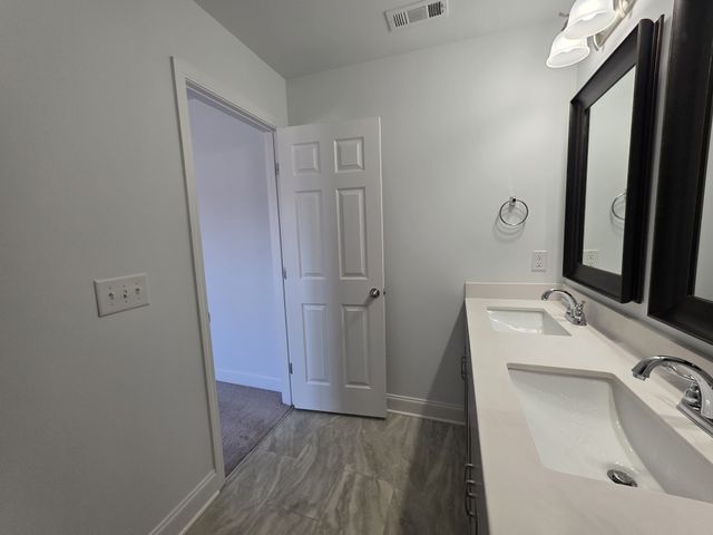 369 Carriage House Ln, Hendersonville, TN 37075