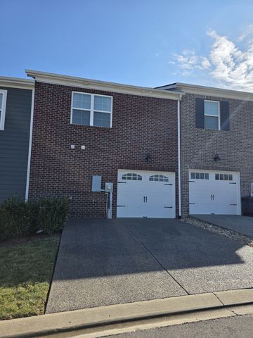 369 Carriage House Ln, Hendersonville, TN 37075