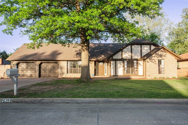2422 S Maywood Drive, Claremore, OK 74017