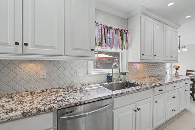 7703 RIVER BEND DR, Germantown, TN 38138