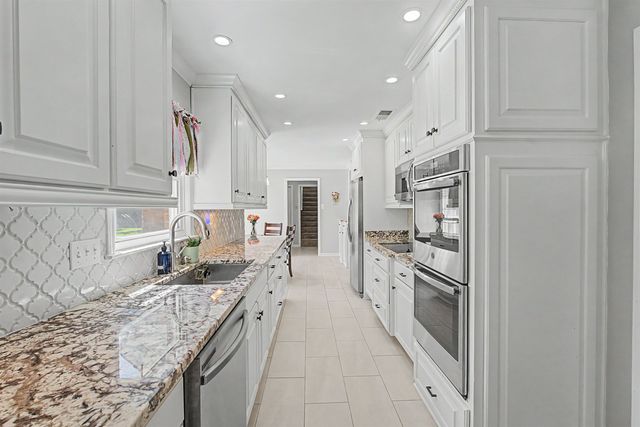 7703 RIVER BEND DR, Germantown, TN 38138