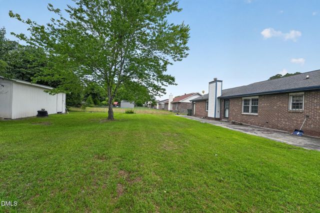 1082 Quail Meadow Drive, Fayetteville, NC 28314