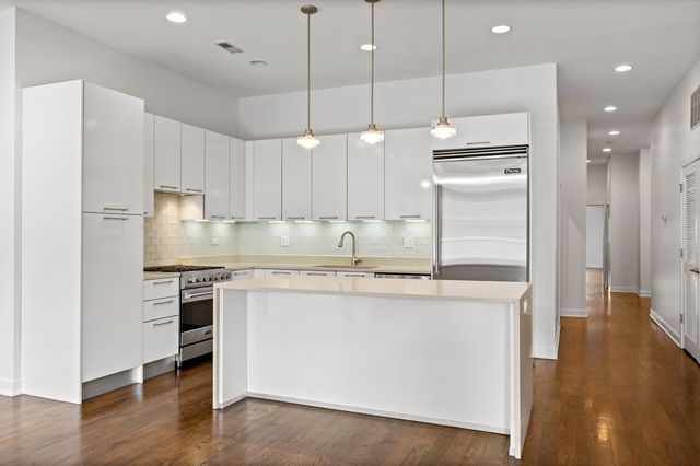 1611 N Hermitage Avenue 205, Chicago, IL 60622