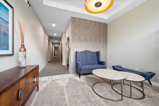 1611 N Hermitage Avenue 205, Chicago, IL 60622