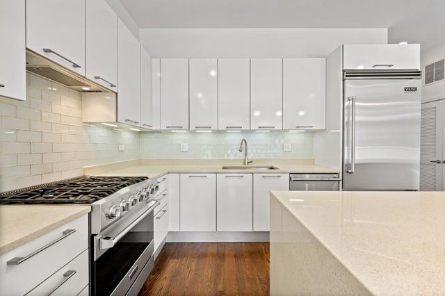 1611 N Hermitage Avenue 205, Chicago, IL 60622