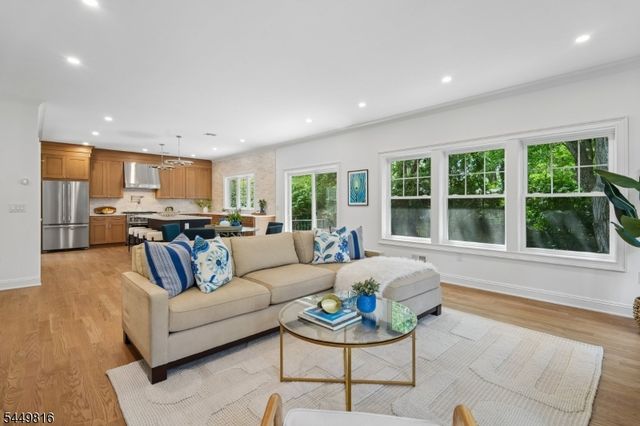 31 Verona Rd, New Providence Boro, NJ 07974