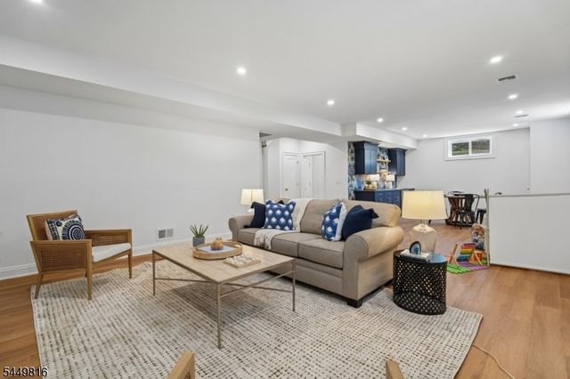 31 Verona Rd, New Providence Boro, NJ 07974