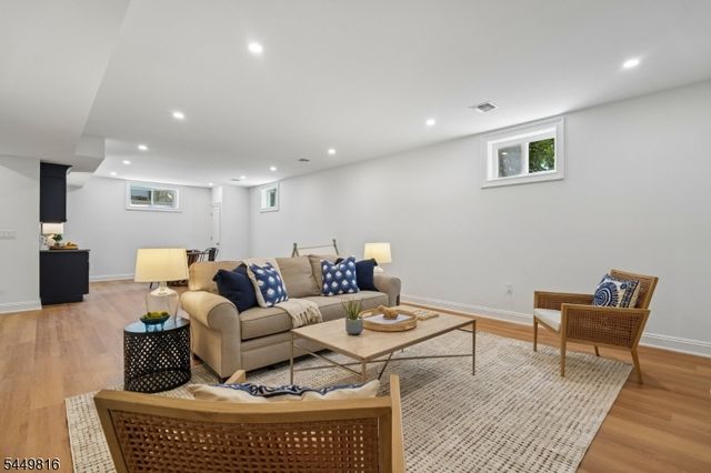 31 Verona Rd, New Providence Boro, NJ 07974