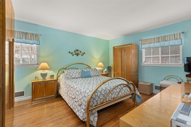 6 Sunny Lane, Bay Shore, NY 11706