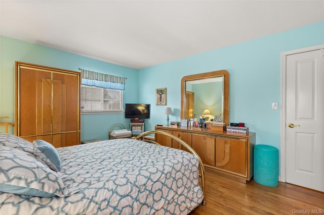 6 Sunny Lane, Bay Shore, NY 11706