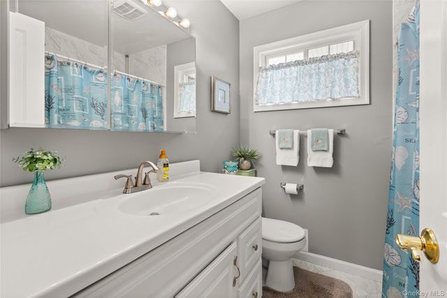 6 Sunny Lane, Bay Shore, NY 11706