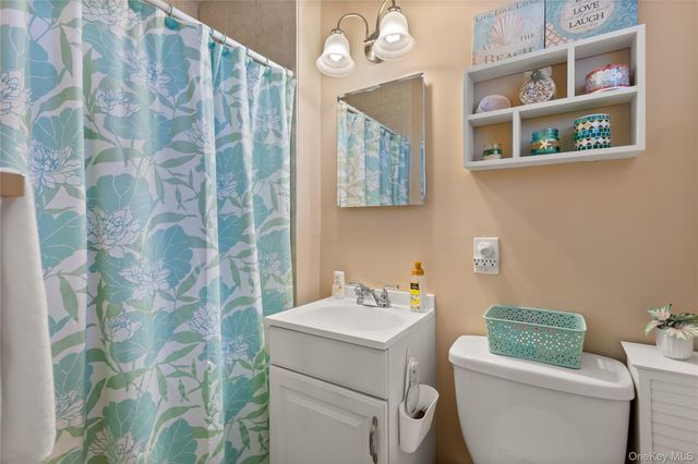 6 Sunny Lane, Bay Shore, NY 11706