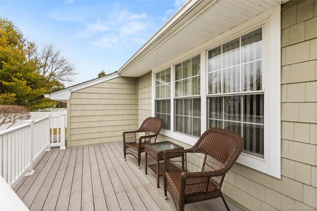 6 Sunny Lane, Bay Shore, NY 11706